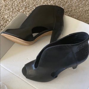 Brand new Leather open toe booties by Elliot Lucca